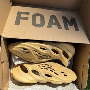 📦SOLD📦Yeezy Dessert Sand Foam RNR